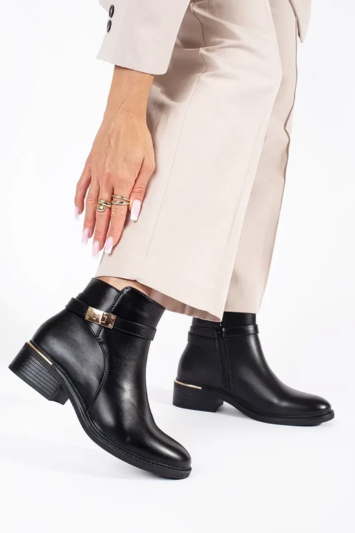 mustad naiste kingad kuldsete...