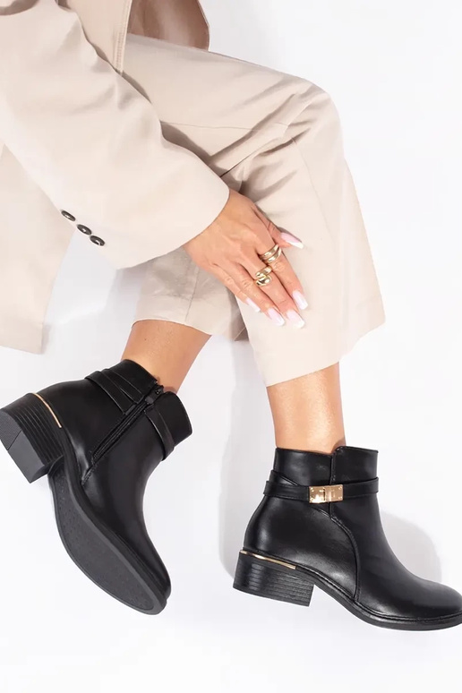 mustad naiste kingad kuldsete...