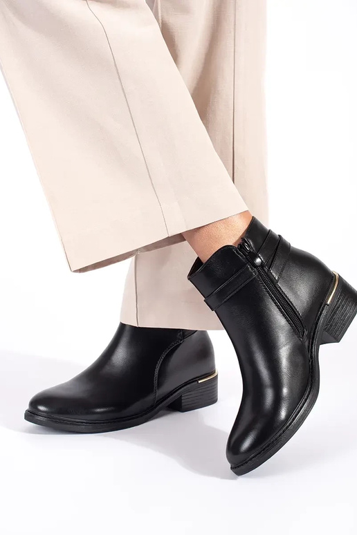 mustad naiste kingad kuldsete...