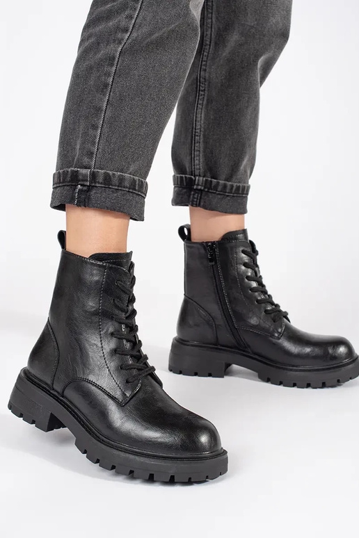 Mustad nahast platvormkingad naistele...