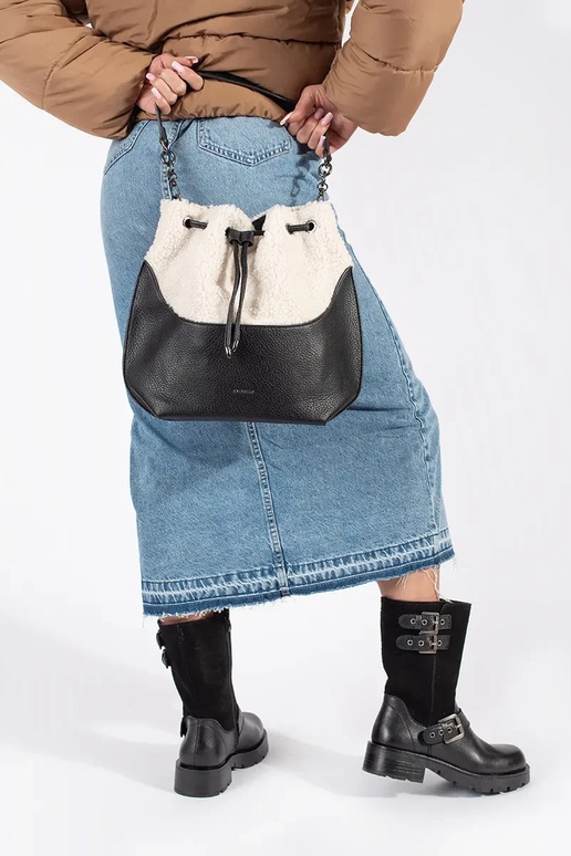 Mustad nahast naiste kingad solkidega...