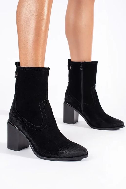 Mustast nahast naiste kontsaga saapad... Mustast nahast naiste kontsaga saapad...