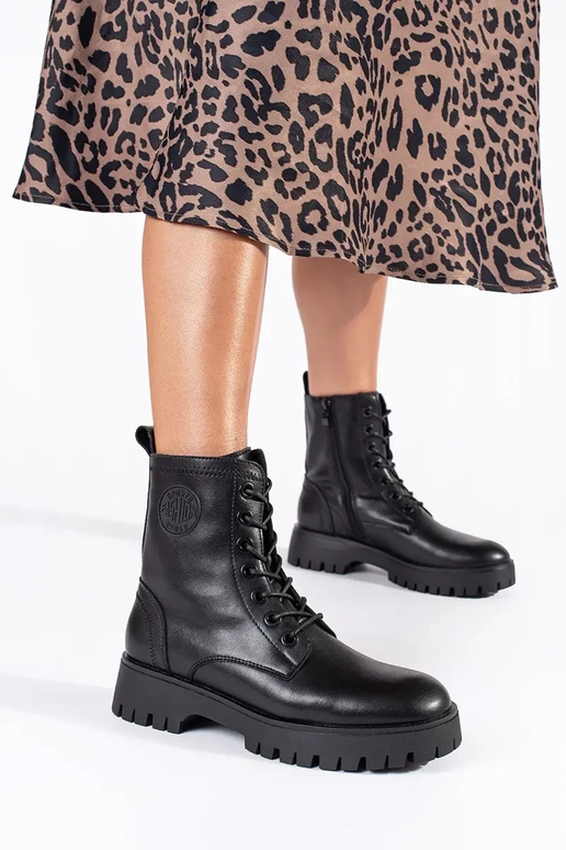 Sergio Leone mustad nööriga naiste... Sergio Leone mustad nööriga naiste...