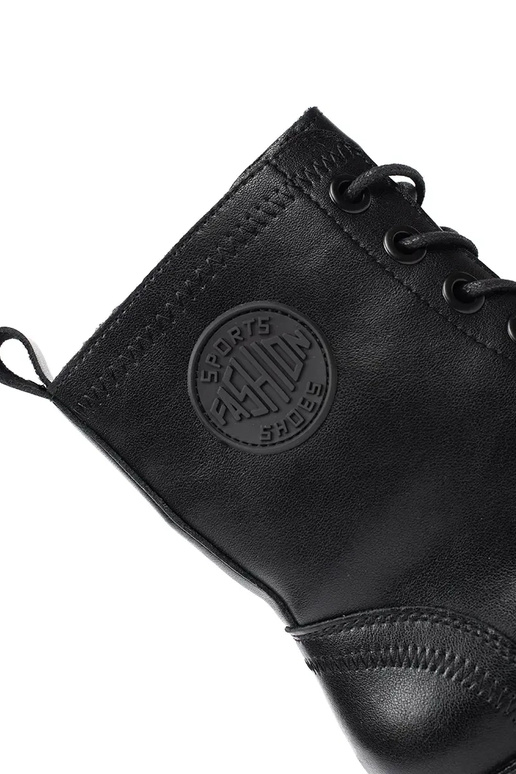 Sergio Leone mustad nööriga naiste... Sergio Leone mustad nööriga naiste...