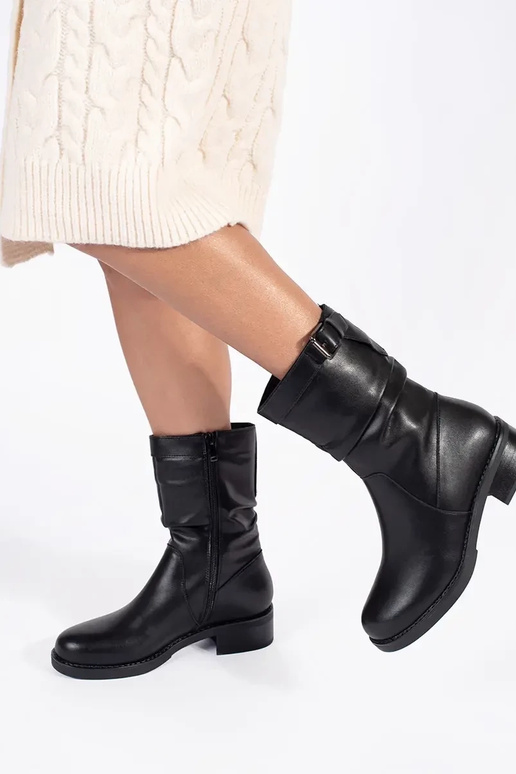 mustast nahast isolatsiooniga naiste...