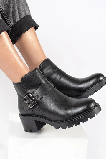 Naised mustad nahast kingad... 2