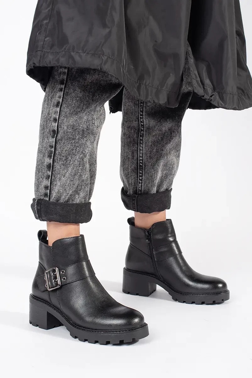 Naised mustad nahast kingad... Naised mustad nahast kingad...