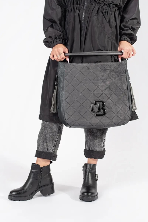 Naised mustad nahast kingad... Naised mustad nahast kingad...