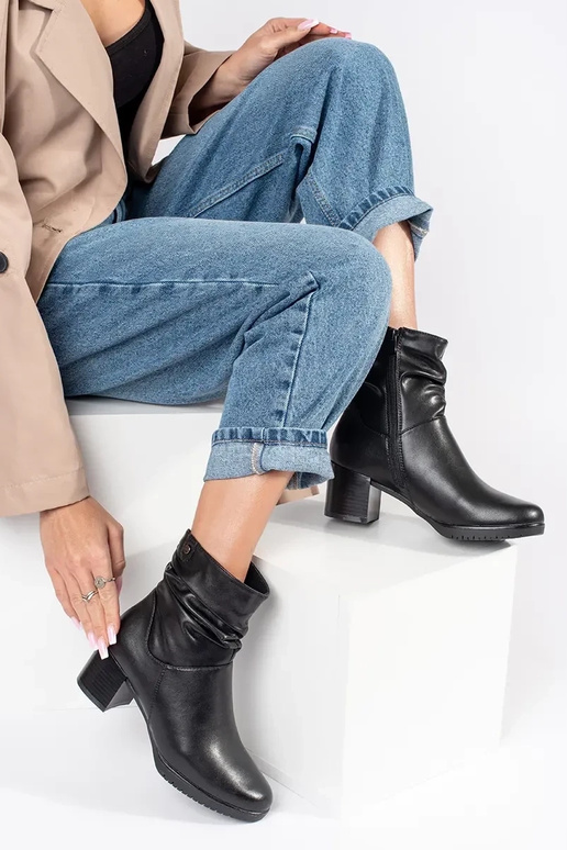 mustad nahast naiste kõrgete...