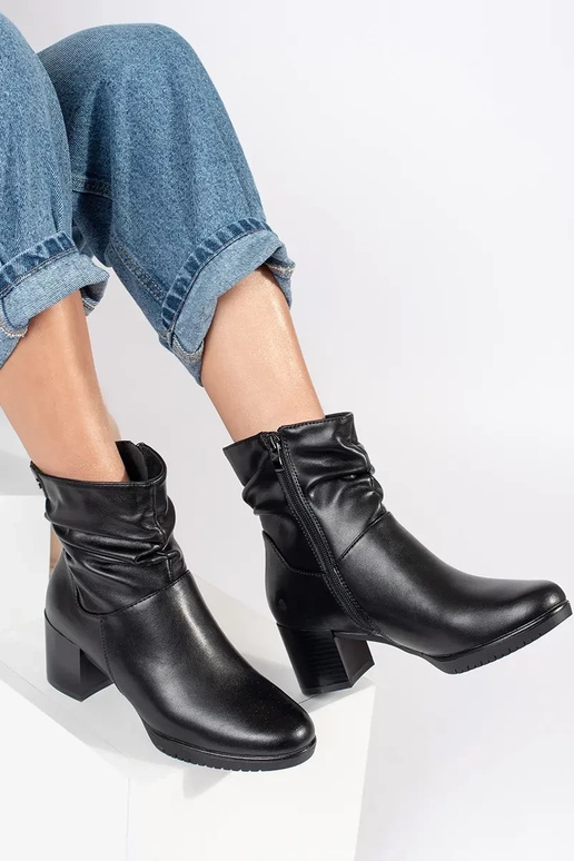 mustad nahast naiste kõrgete...