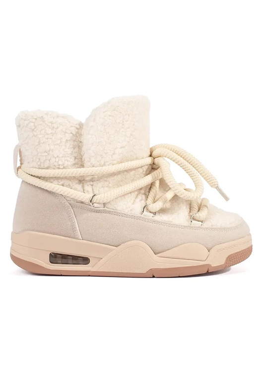 Beežid naiste paksul tallal olevad...