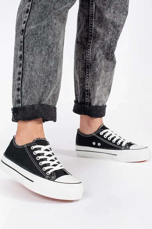 Mustad klassikalised naiste pitsiga...