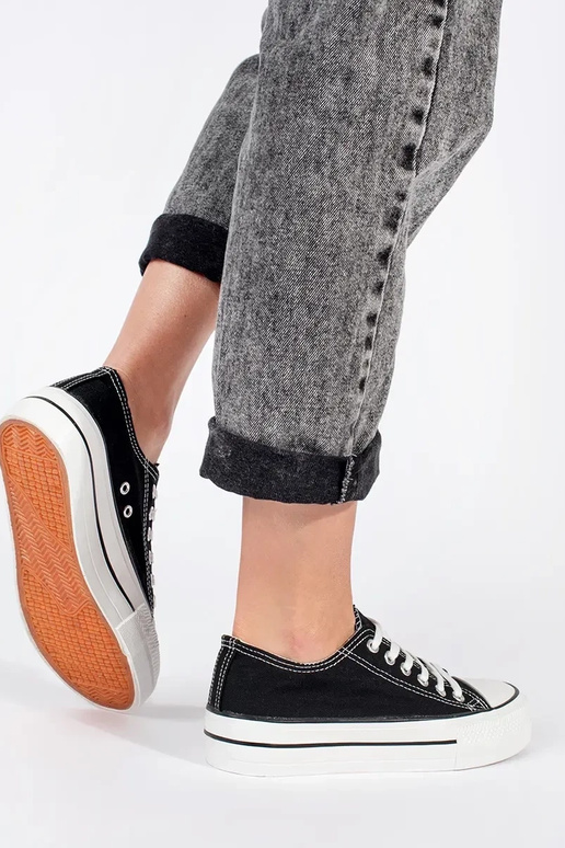 Mustad klassikalised naiste pitsiga...