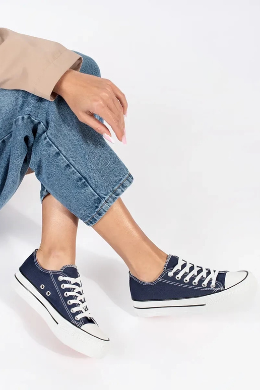 tumesinised klassikalised naiste...