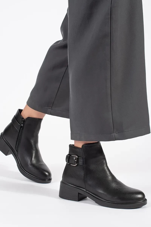 Mustad naiste madala kontsaga kingad...