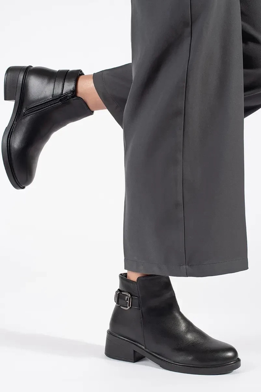 Mustad naiste madala kontsaga kingad...