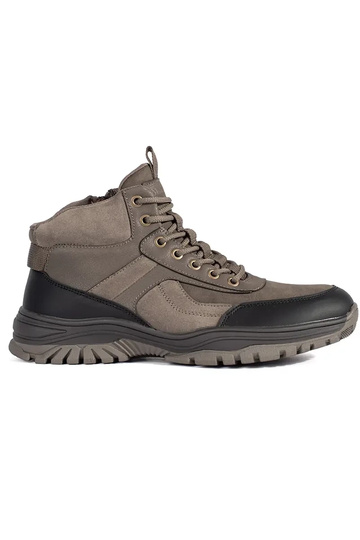 Pruunid talvised matkasaapad