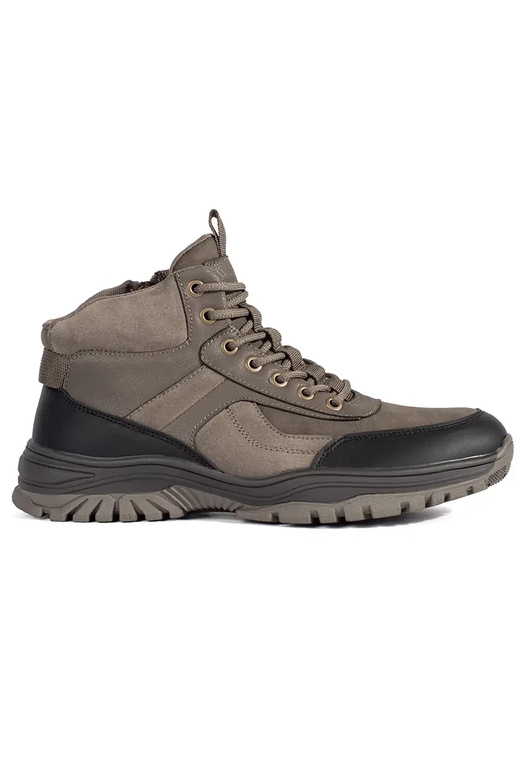 Pruunid talvised matkasaapad