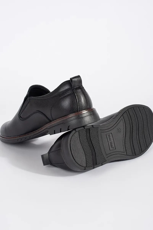 Meeste mustad slip-on tossud