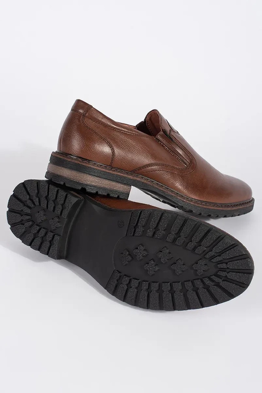 Pruunid nööpidega tossud