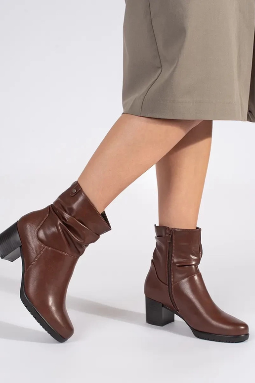 pruunid värvi nahk naiste saapad... pruunid värvi nahk naiste saapad...