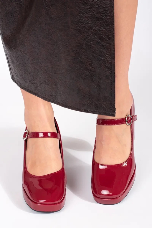 Naiste punased lakk-kandilised kingad...