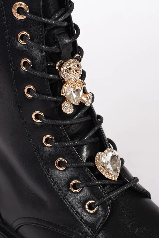 Mustad pitsiga platvormkingad