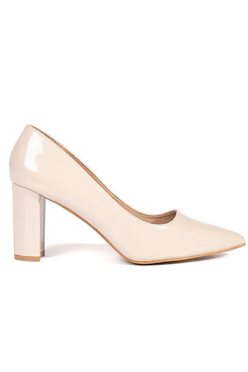 Elegantsed lakitud beeži...