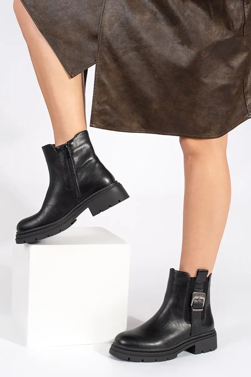 Mustad pandlaga kingad