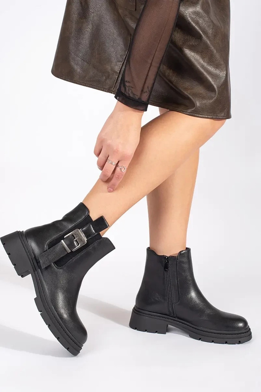 Mustad pandlaga kingad