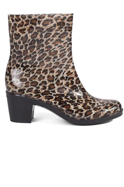 Kummikud naiste omad kõrgetel...