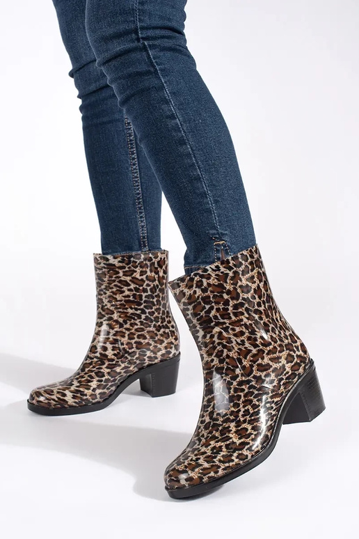 Kummikud naiste omad kõrgetel...