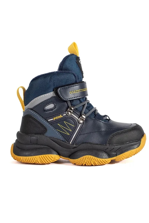 Kõrge isoleeritud trzesisseiki poisilik