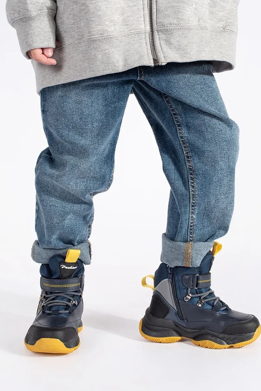 Kõrge isoleeritud trzesisseiki poisilik