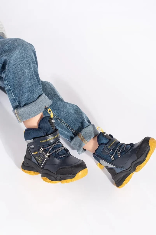 Kõrge isoleeritud trzesisseiki poisilik