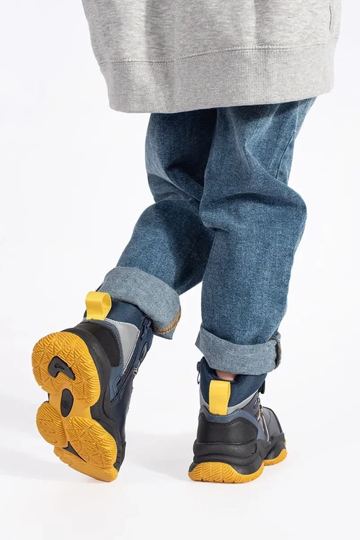 Kõrge isoleeritud trzesisseiki poisilik