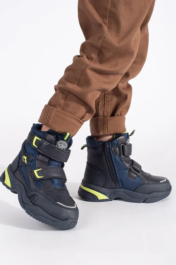 tumesinist värvi... 2