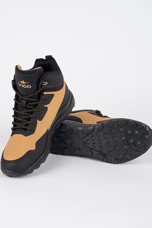 Must-pruunid värvi kõrge meeste omad...