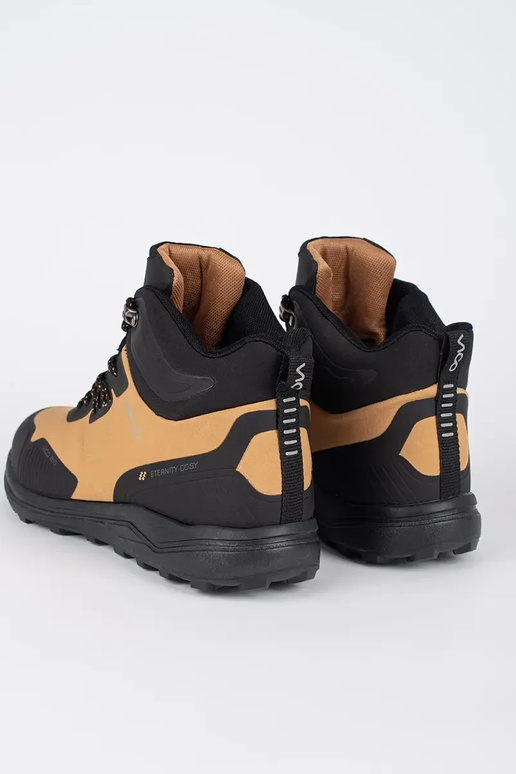 Must-pruunid värvi kõrge meeste omad...