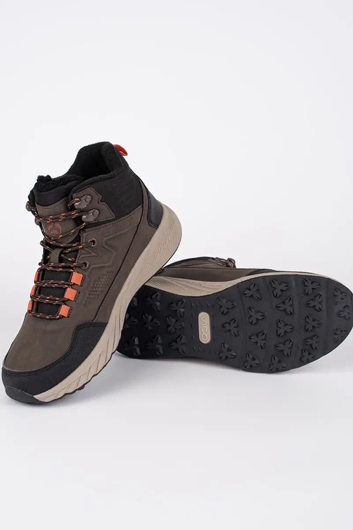 pruunid värvi meeste omad seotud...