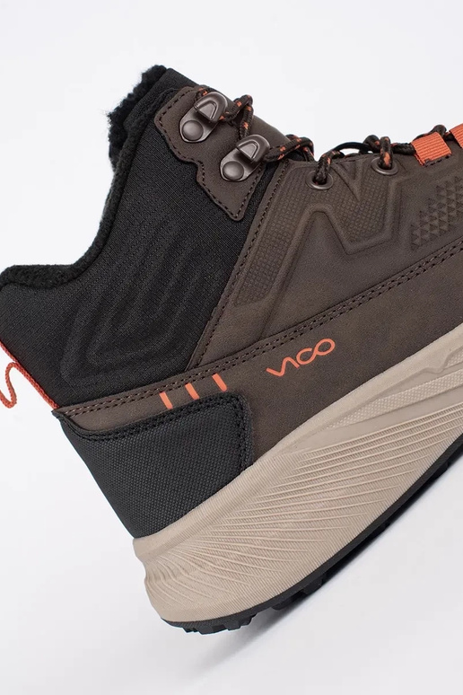 pruunid värvi meeste omad seotud...