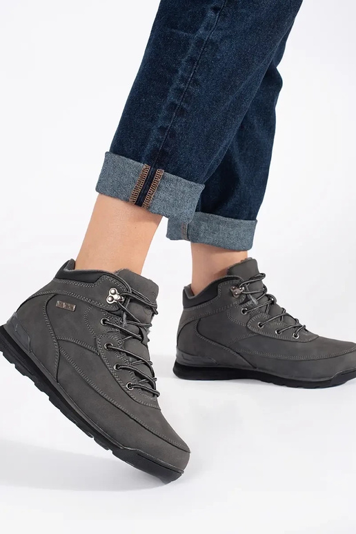 Halli värvi isoleeritud kingad Halli värvi isoleeritud kingad