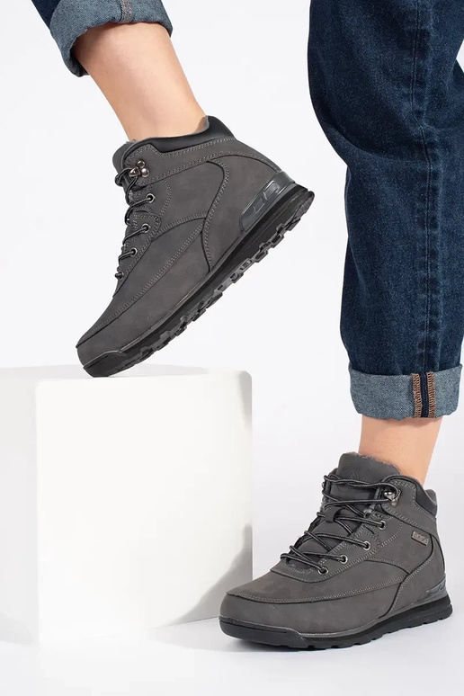 Halli värvi isoleeritud kingad Halli värvi isoleeritud kingad