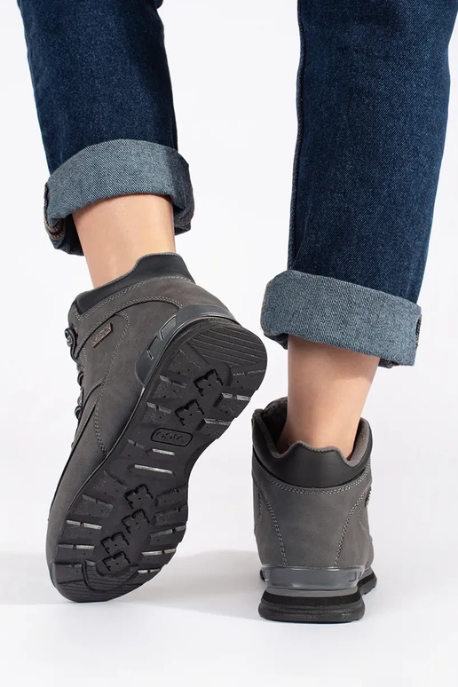 Halli värvi isoleeritud kingad Halli värvi isoleeritud kingad