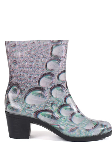 Kummikud sisse krople...