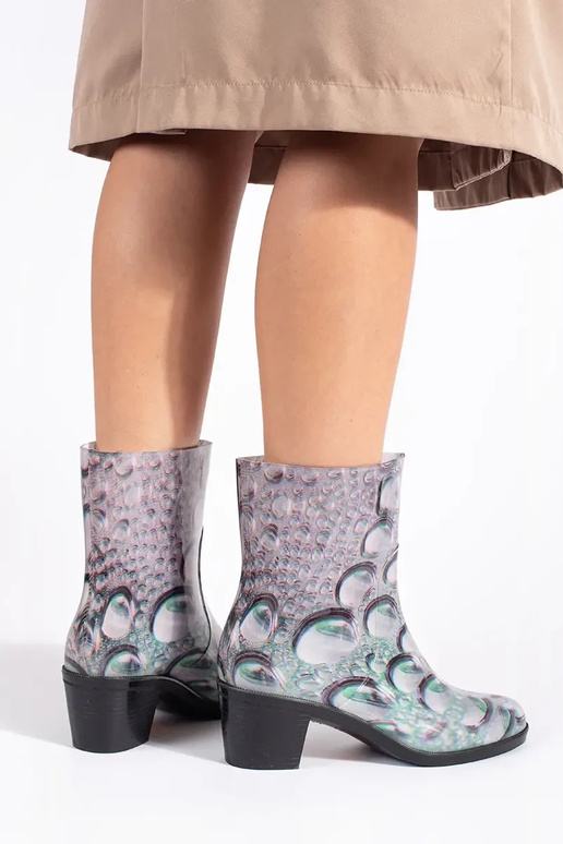 Kummikud sisse krople kõrgetel kontsadel