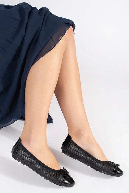 msuud lakitud baleriinad vibuga