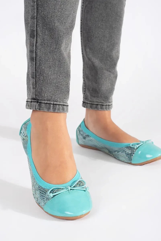 Sinised baleriinad kauni paelaga