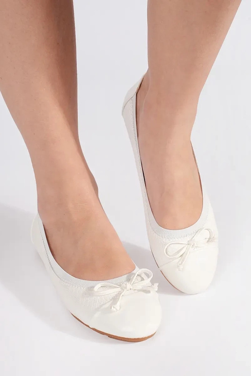 valget värvi lakitud baleriinad vibuga