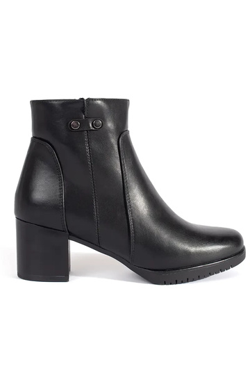 Mustad kingad kõrgete...